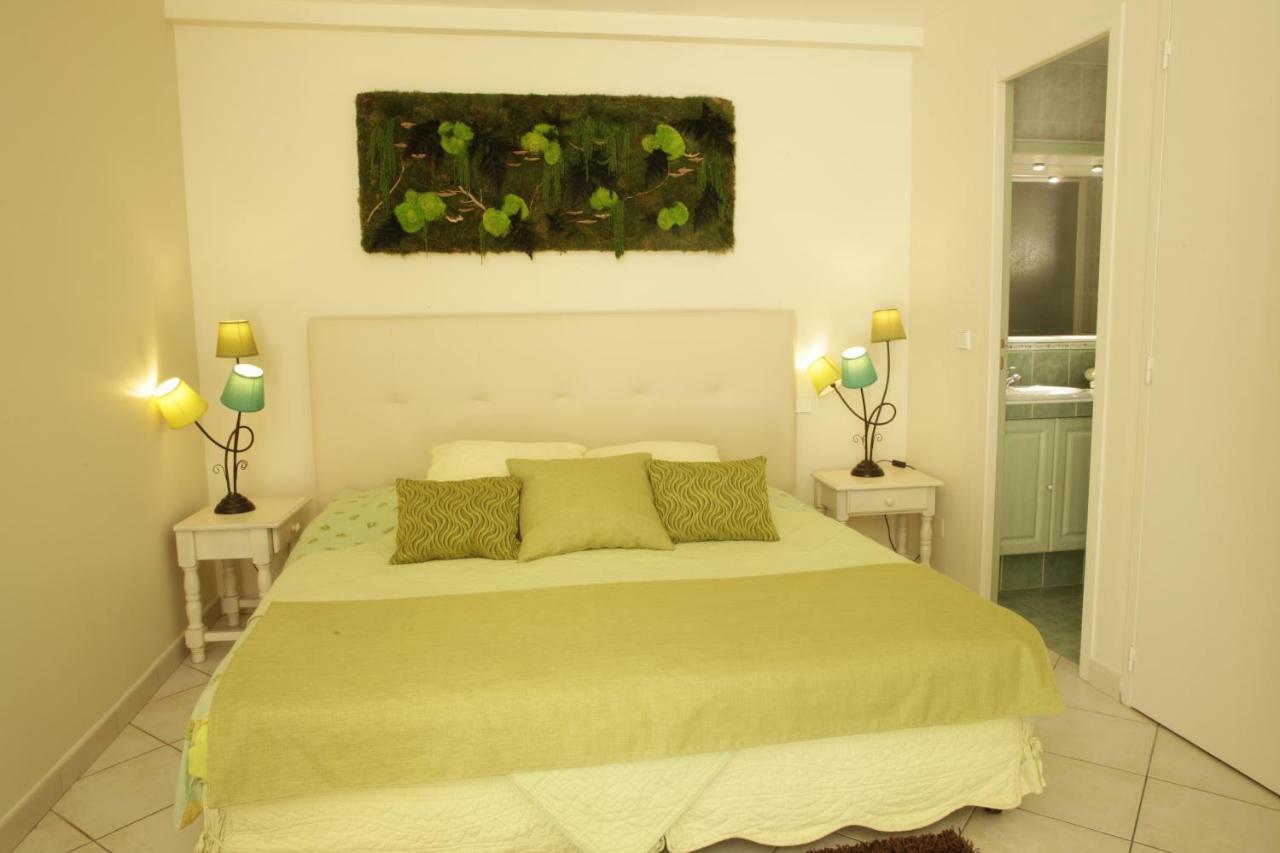 La Campagne St Lazare - Restaurant Chambres D'Hotes Piscine & Spa 포르칼퀴에르 외부 사진